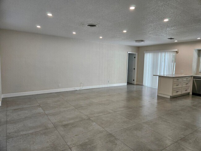 Building Photo - 1060 NW 6th Ter