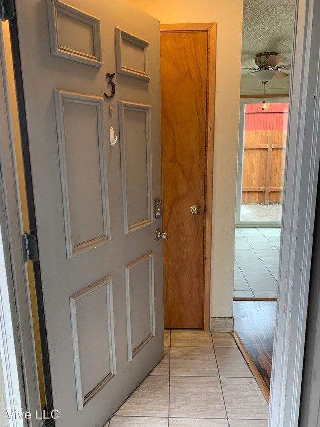 Primary Photo - 3330 NE 57th Ave