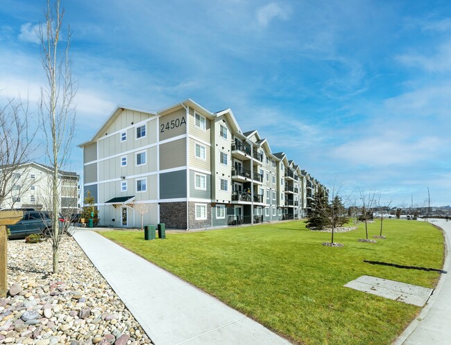 Building Photo - Vanier Heights