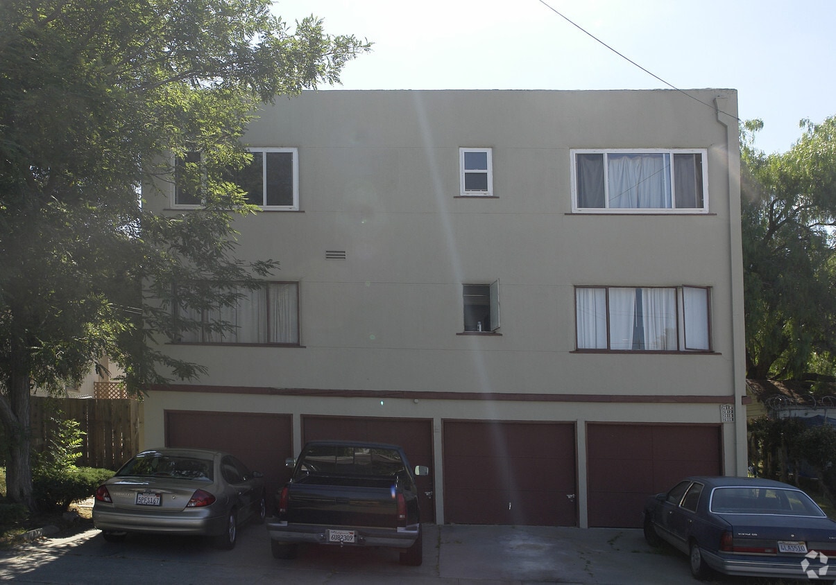 Building Photo - 2808-2814 25th Ave
