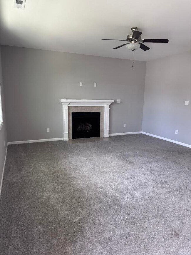 Building Photo - 136 Tang Cir