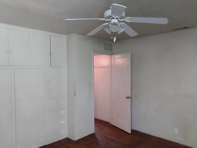Building Photo - 2954 Mahan St