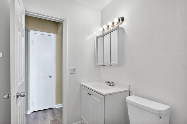 Building Photo - 3211 NE 7th Ave