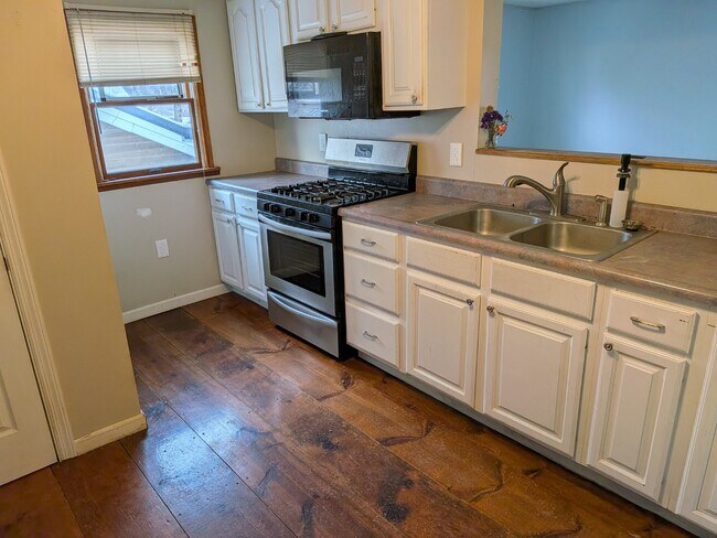 Foto del edificio - Three bedroom home in McDonald PA