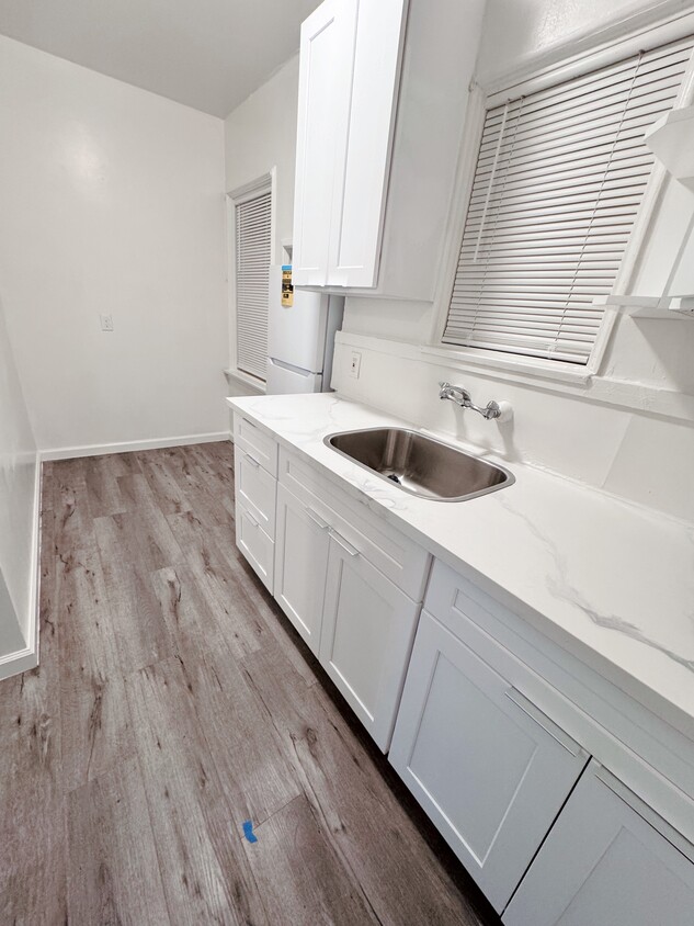 Building Photo - 1054 Winchester Ave