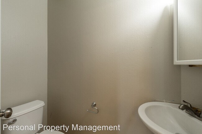 Building Photo - 3 br, 2.5 bath House - 708 NE 159th Ct