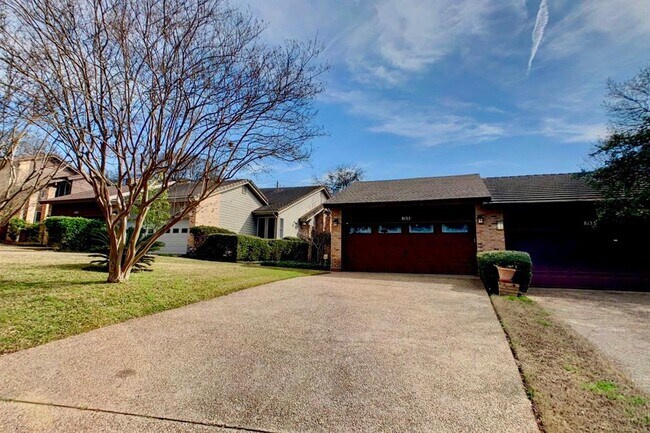 Building Photo - 8135 Forest Mesa Dr