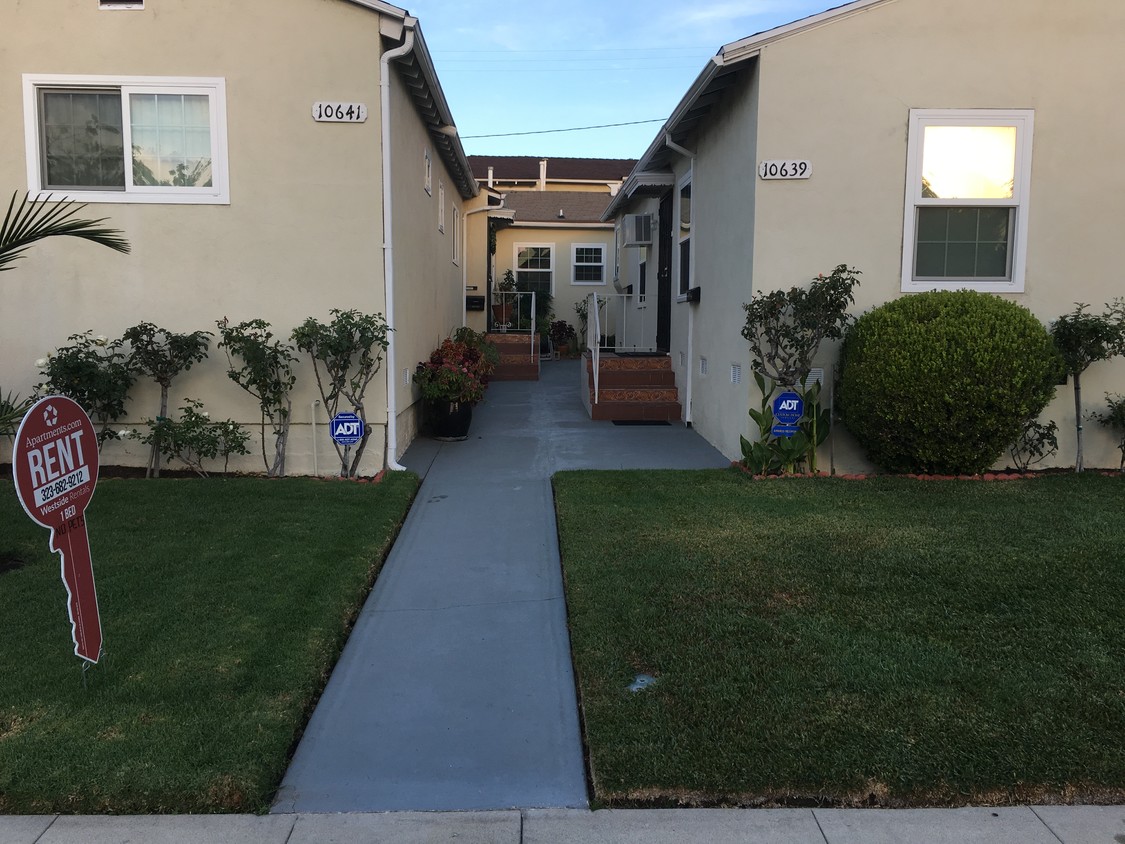 Primary Photo - 10641 Ayres Ave
