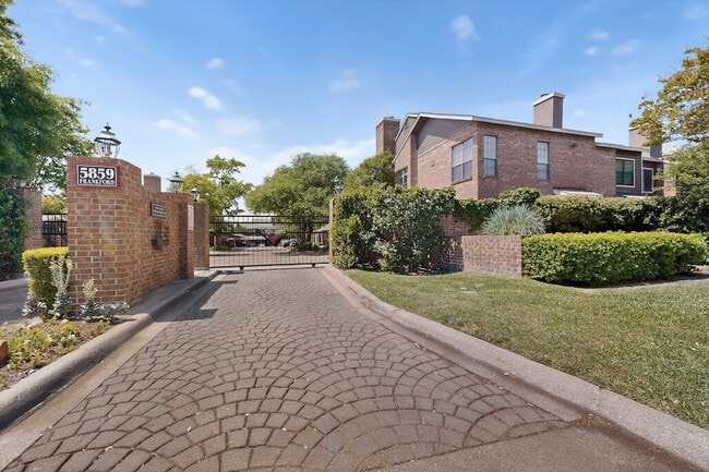 Foto del edificio - 5859 Frankford Rd
