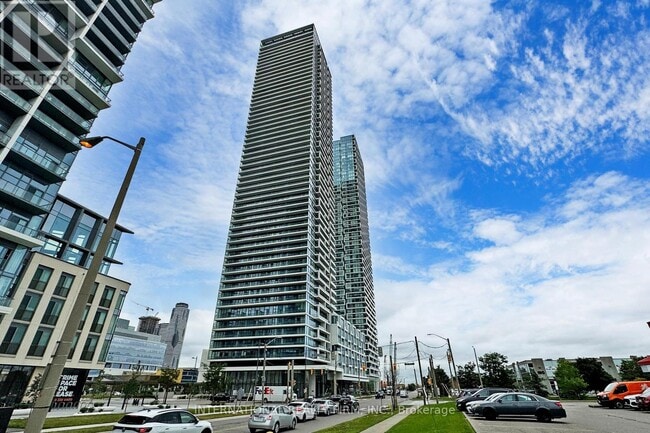 Photo du bâtiment - 950-4950 Portage Pkwy