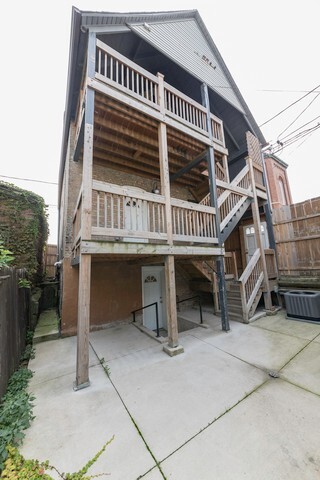 Building Photo - 1361 W Walton St