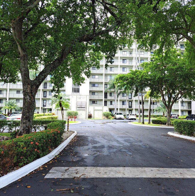 Foto del edificio - 2112 S Cypress Bend Dr