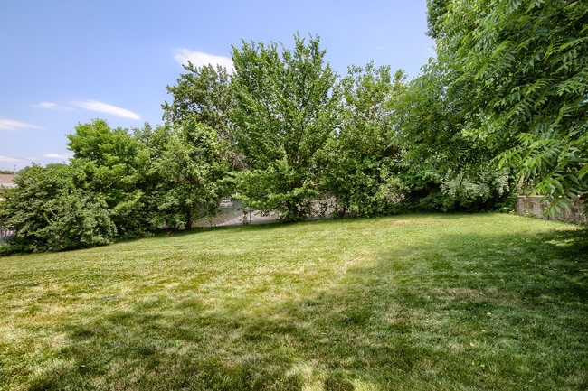 Building Photo - 7105 N Walnut St