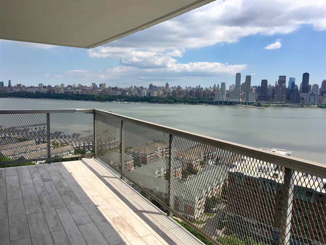 Foto del edificio - 6050 Boulevard E