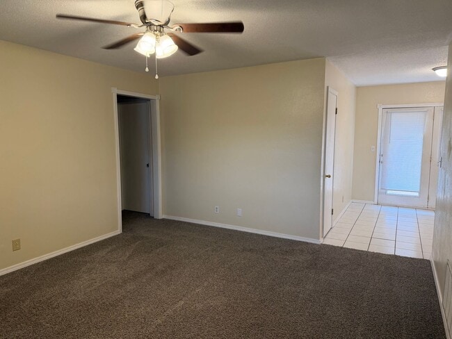 Building Photo - 116 Robin Ln