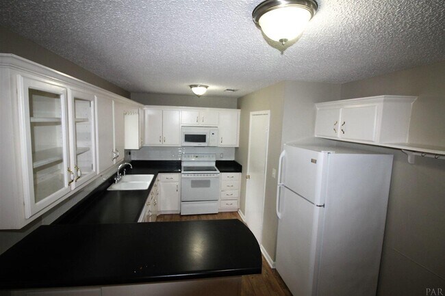 Building Photo - 5200 Springdale Dr