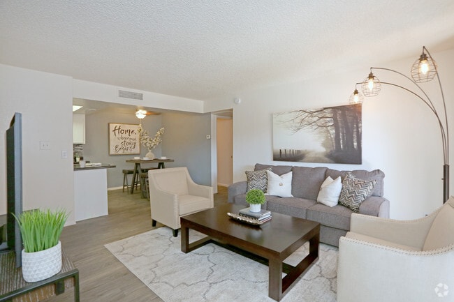 2BR, 2BA - 1,100 SF - Avenue 8