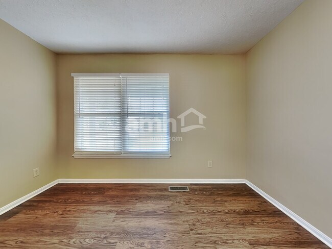 Foto del edificio - 8676 Woolstone Ct