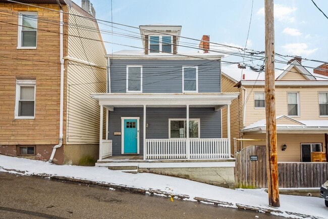 Photo - AVAILABLE MAY 1ST!! STUNNING 3 BEDROOM, MUST SEE! House