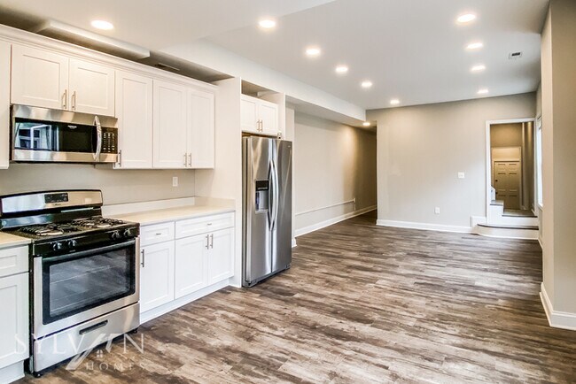 Building Photo - Spacious 3BR, 2.5BA home!