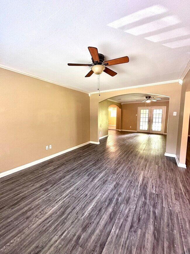 Building Photo - 5830 Effingham Dr