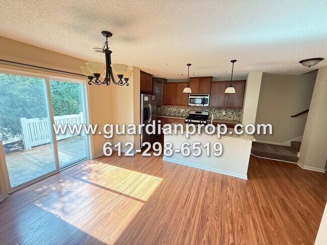 Foto del edificio - End Unit Townhouse Available Now, Loft Area, Large Primary Suite, Private Side Patio