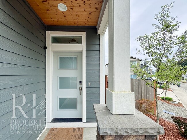 Foto del edificio - Modern 3-Story Bremerton Home with Water Views on Every Level