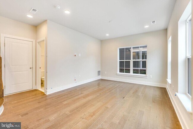 Building Photo - 14813 Retreat Blvd