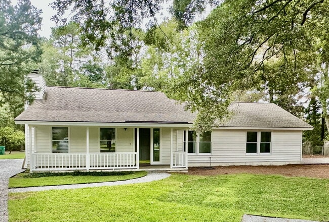 Building Photo - Completely Remodeled Ranch Style Home in t...
