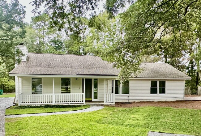 Foto del edificio - Completely Remodeled Ranch Style Home in t...