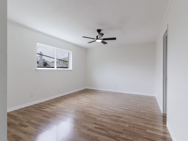 Foto del edificio - 5920 Maple Ln