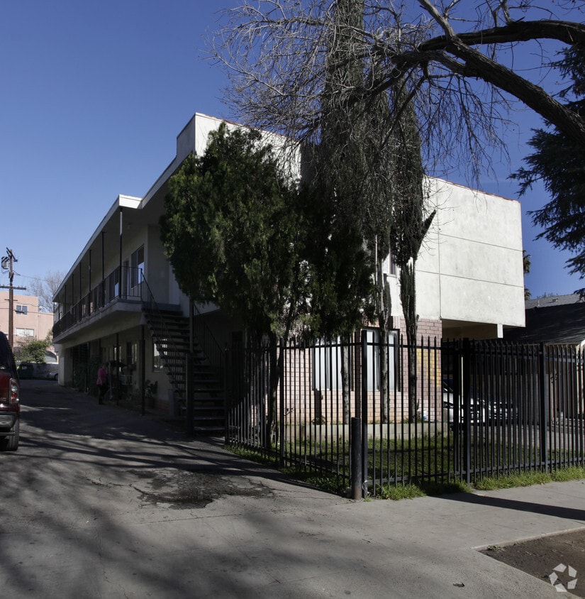 Building Photo - 14135 Delano St