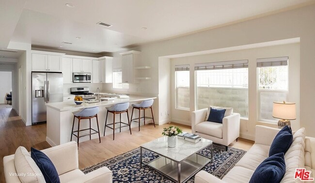 Foto del edificio - 727 N La Fayette Park Pl