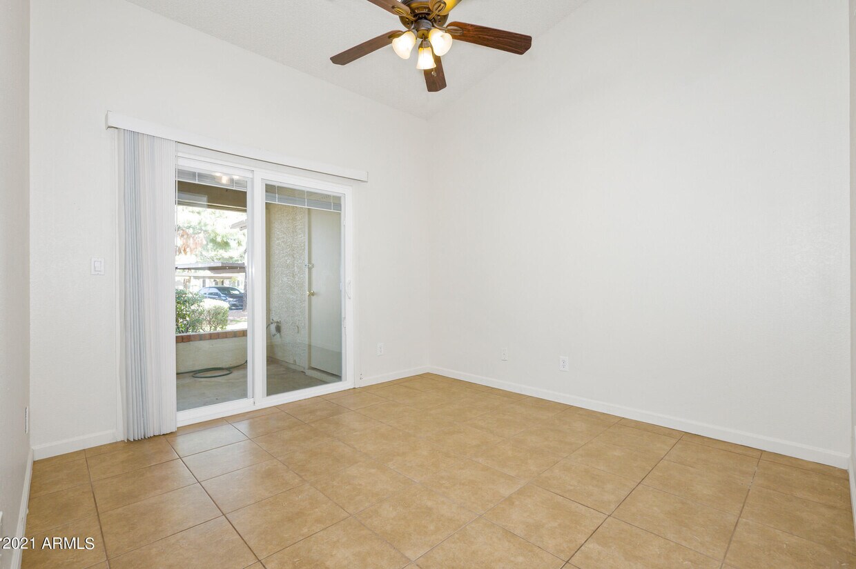 Primary Photo - 8140 N 107th Ave
