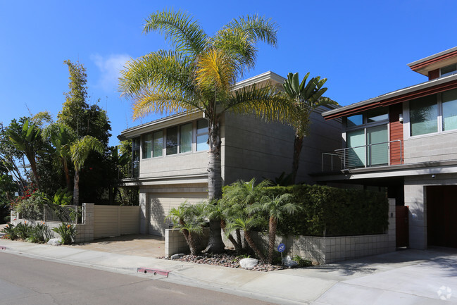 Building Photo - Playa Del Sur Apartments