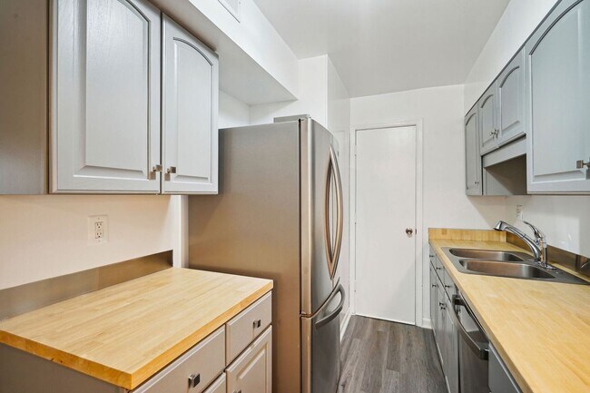 Foto del edificio - 5900 Prince George Dr