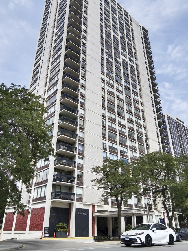 Building Photo - 1455 N Sandburg Ter