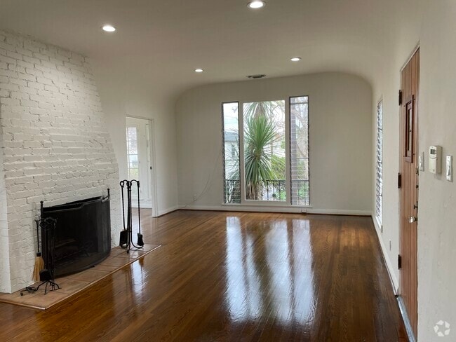 Building Photo - 421 S Bedford Dr