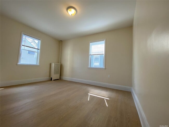 Building Photo - 92-40 52nd Ave
