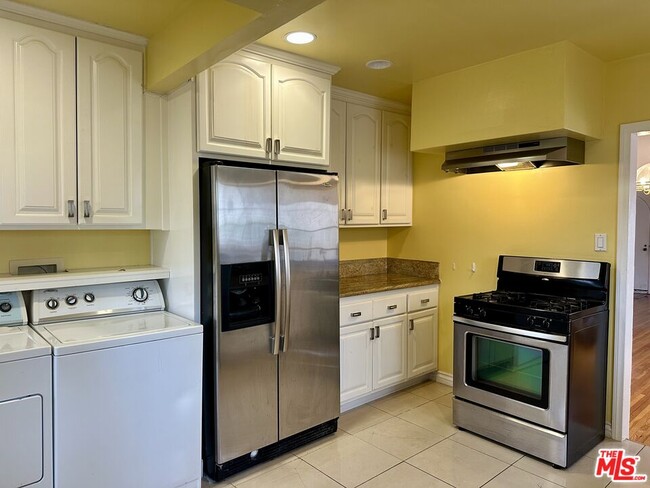 Building Photo - 1252 Burnside Ave