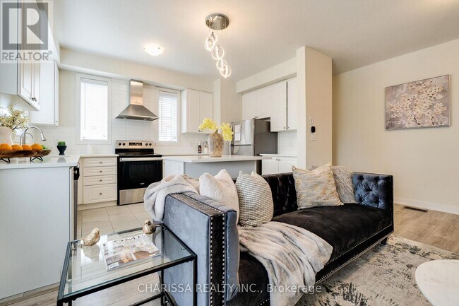 Photo du bâtiment - 590 N Service Rd