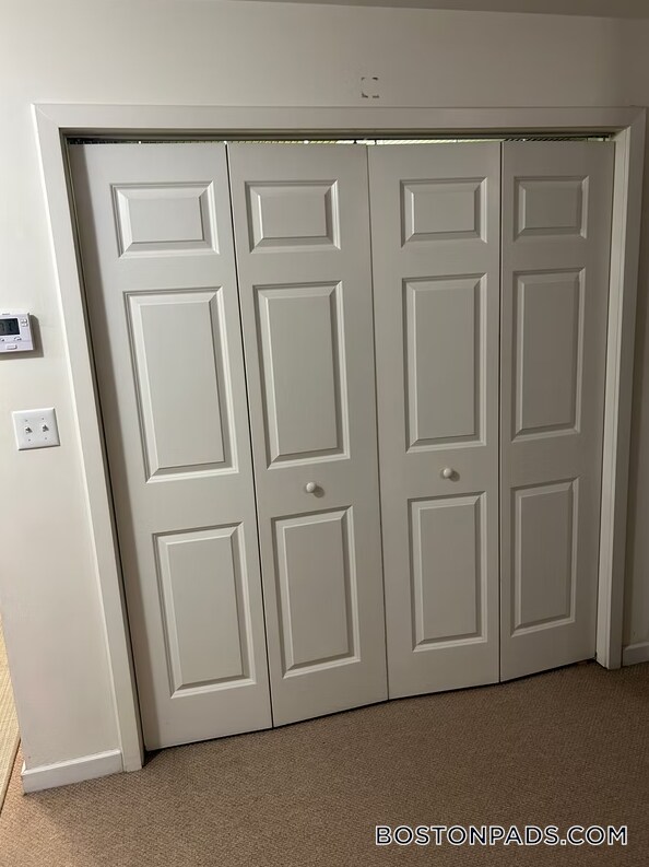 Building Photo - 461 Park Dr