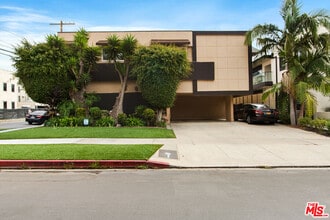 Building Photo - 8440 Willoughby Ave