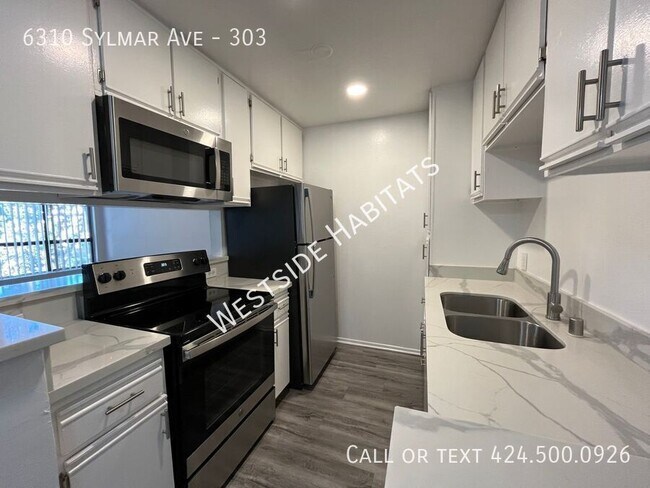 Building Photo - 6310 Sylmar Ave
