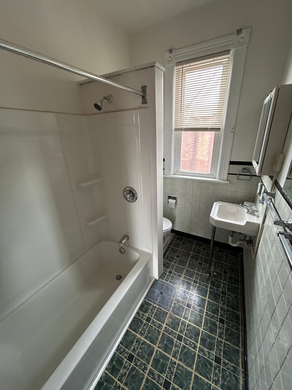 Building Photo - 1381 Union St