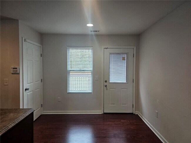 Foto del edificio - 715 Brickwood Ln