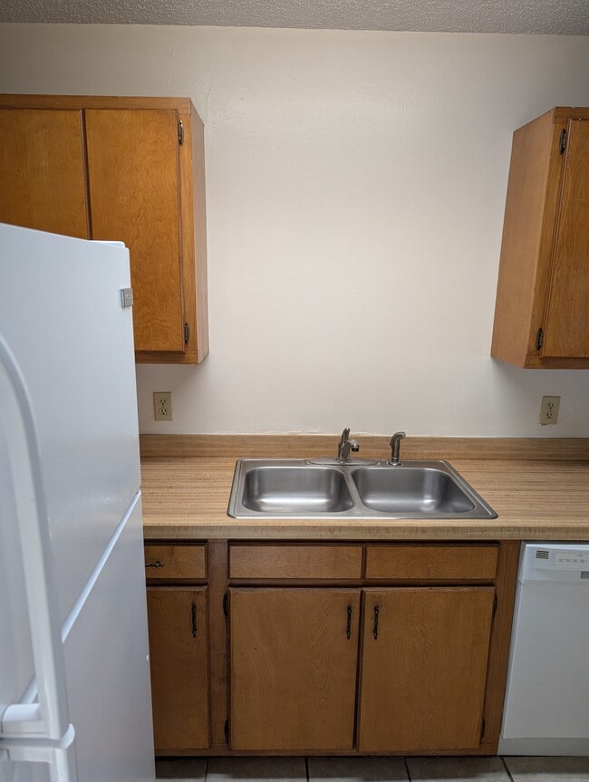 Kitchen - 447 NW Lake City Ave