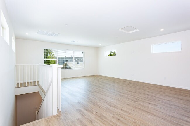 Foto del edificio - 4161 Swift Ave