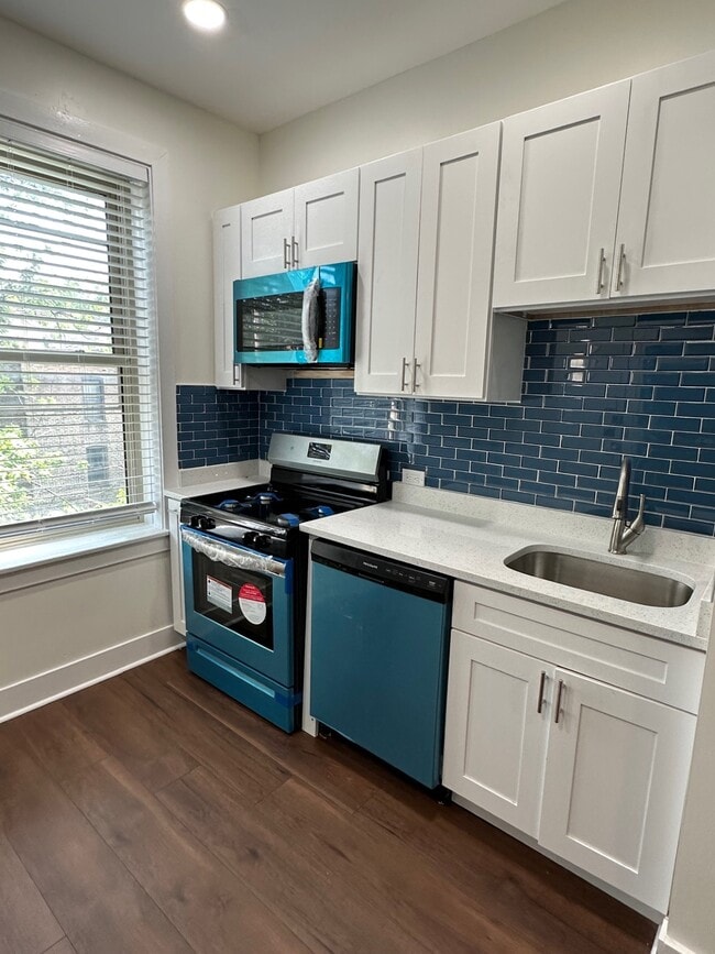 Kitchen - 1417 W Albion Ave