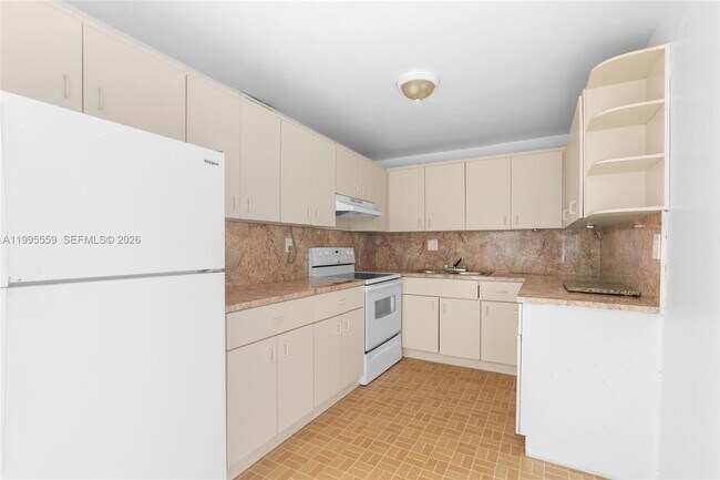 Foto del edificio - 14250 SW 62nd St